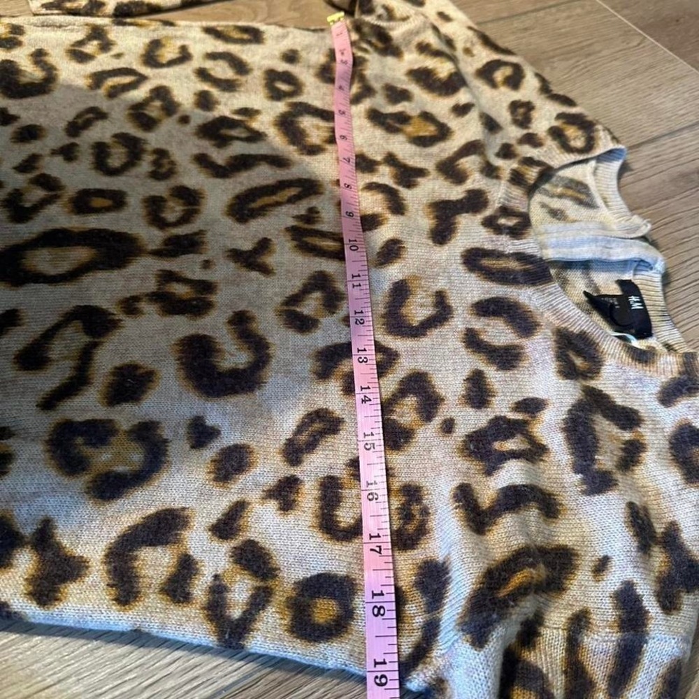 H&M Leopard Print Sweater Women's Small Crewneck Animal Print Knit Top S - Picture 5 of 7